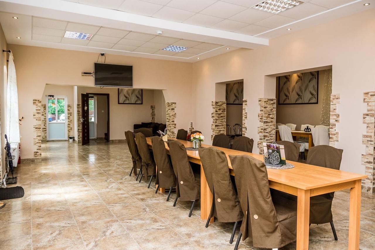 Pensiune Stefania Hunedoara Bagian luar foto